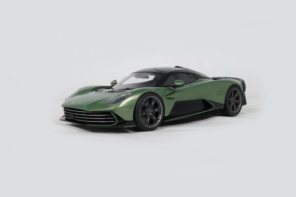 ASTON MARTIN VALHALLA GREEN 2025 - 1/18 GT Spirit
