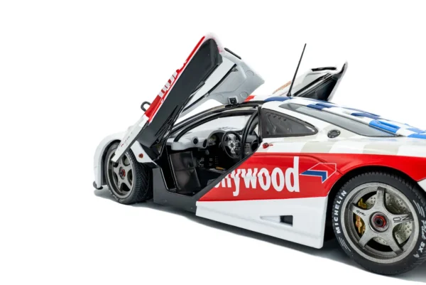 MCLAREN F1 GTR SHORT TAIL WHITE #01 N.PIQUET / J.CECOTTO 2 HORAS DE BRASILIA 1996 - 1/18 Solido