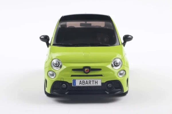 FIAT F595 ABARTH VERDE ADRENALINA 2023 miniature 1/18 Solido vue de face