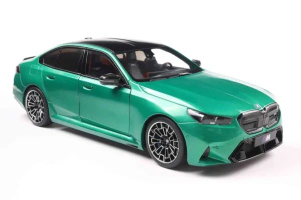 BMW M5 M ISLE OF MAN GREEN METALLIC 2025 miniature 1/18 Solido collection
