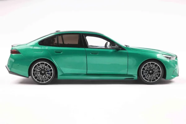 BMW M5 M ISLE OF MAN GREEN METALLIC 2025 miniature 1/18 Solido collection