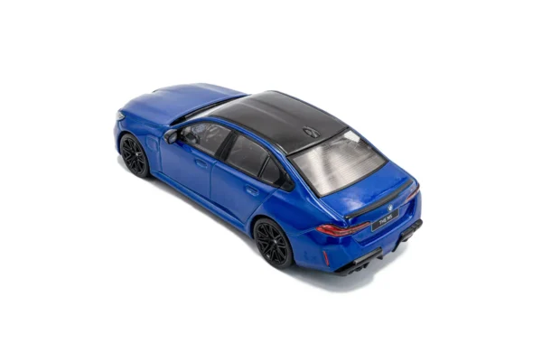 BMW M5 SEDAN MARINA BAY BLUE 2024 - 1/43 Solido