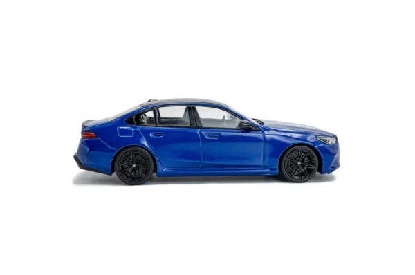 BMW M5 SEDAN MARINA BAY BLUE 2024 - 1/43 Solido