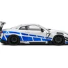 NISSAN GT-R (R35) W/ LIBERTY WALK BODY KIT 2.0 WHITE AND BLUE STRIPES 2024 miniature 1/18 Solido vue cote droit
