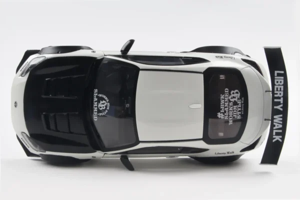 TOYOTA GR86 LBWK BODY KIT PEARL WHITE 2024 miniature 1/18 Solido vue du dessus