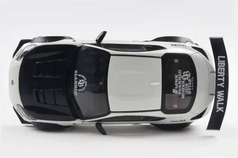 TOYOTA GR86 LBWK BODY KIT PEARL WHITE 2024 miniature 1/18 Solido vue du dessus