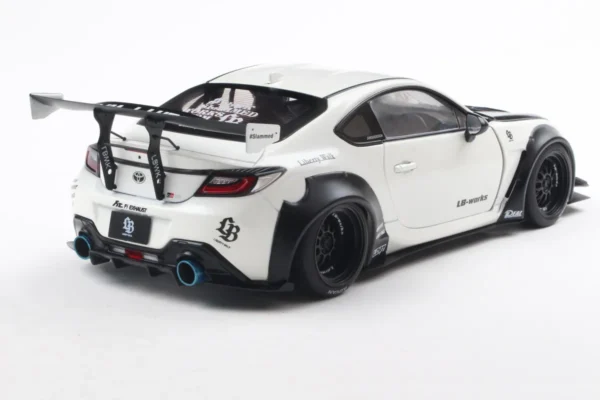 TOYOTA GR86 LBWK BODY KIT PEARL WHITE 2024 miniature 1/18 Solido vue arriere droite