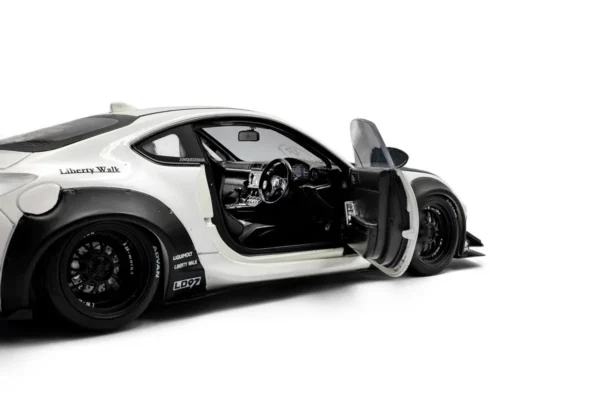 TOYOTA GR86 LBWK BODY KIT PEARL WHITE 2024 miniature 1/18 Solido collection