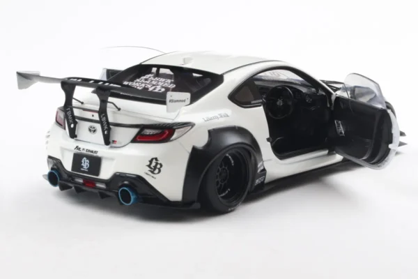 TOYOTA GR86 LBWK BODY KIT PEARL WHITE 2024 miniature 1/18 Solido collection