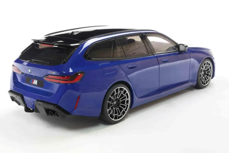 BMW M5 TOURING M MARINA BAY BLUE METALLIC 2024 miniature 1/18 Solido collection