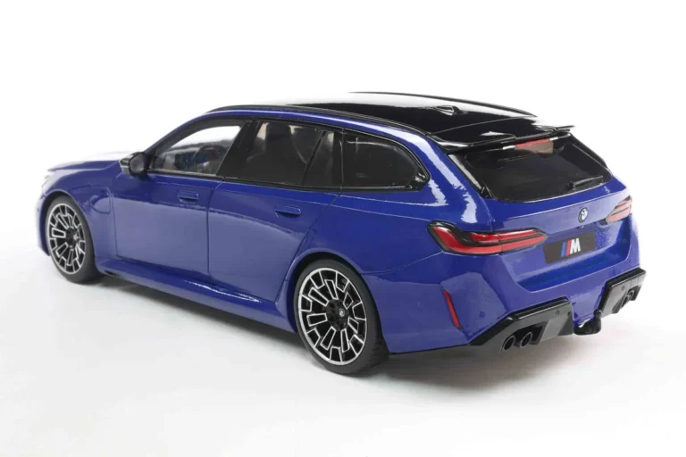 BMW M5 TOURING M MARINA BAY BLUE METALLIC 2024 miniature 1/18 Solido collection