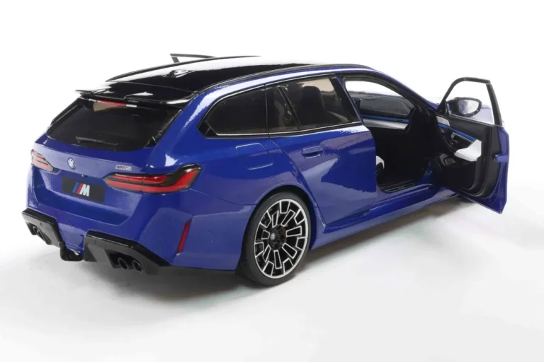 BMW M5 TOURING M MARINA BAY BLUE METALLIC 2024 miniature 1/18 Solido collection