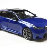 BMW M5 TOURING M MARINA BAY BLUE METALLIC 2024 miniature 1/18 Solido vue avant droite